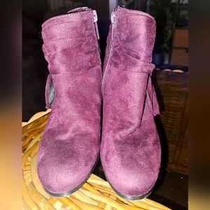 Ladies faux suede boots